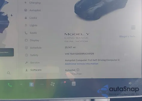 2024 Tesla Model Y Long Range Dual Motor All-Wheel Drive z USA, uszkodzony, nr VIN 7SAYGDEE6RA299129